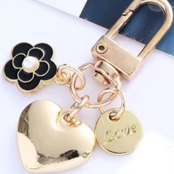 Source Unknown Accessories - BAG CHARM Black Heart & Flower Keychain